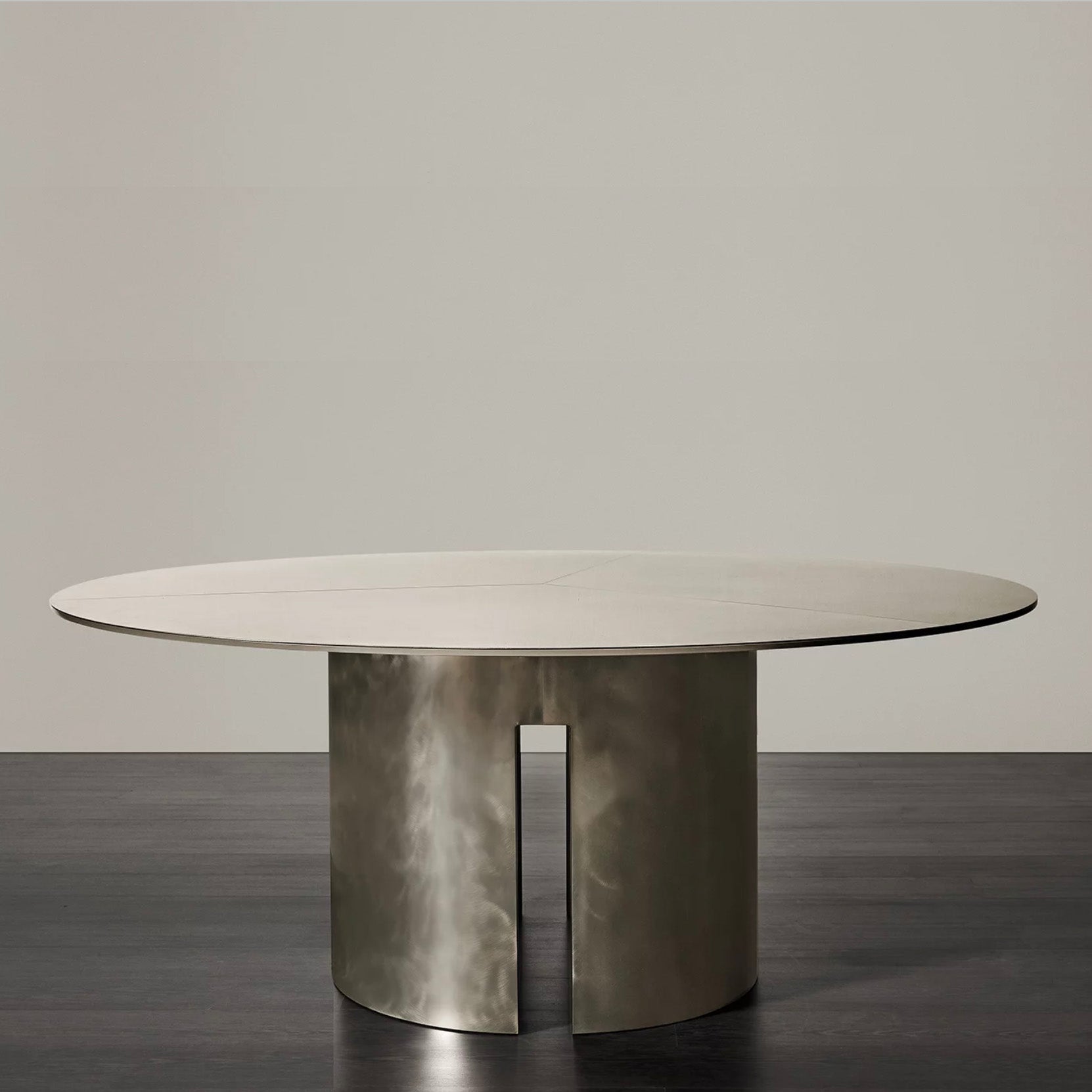 Gong Dining Table