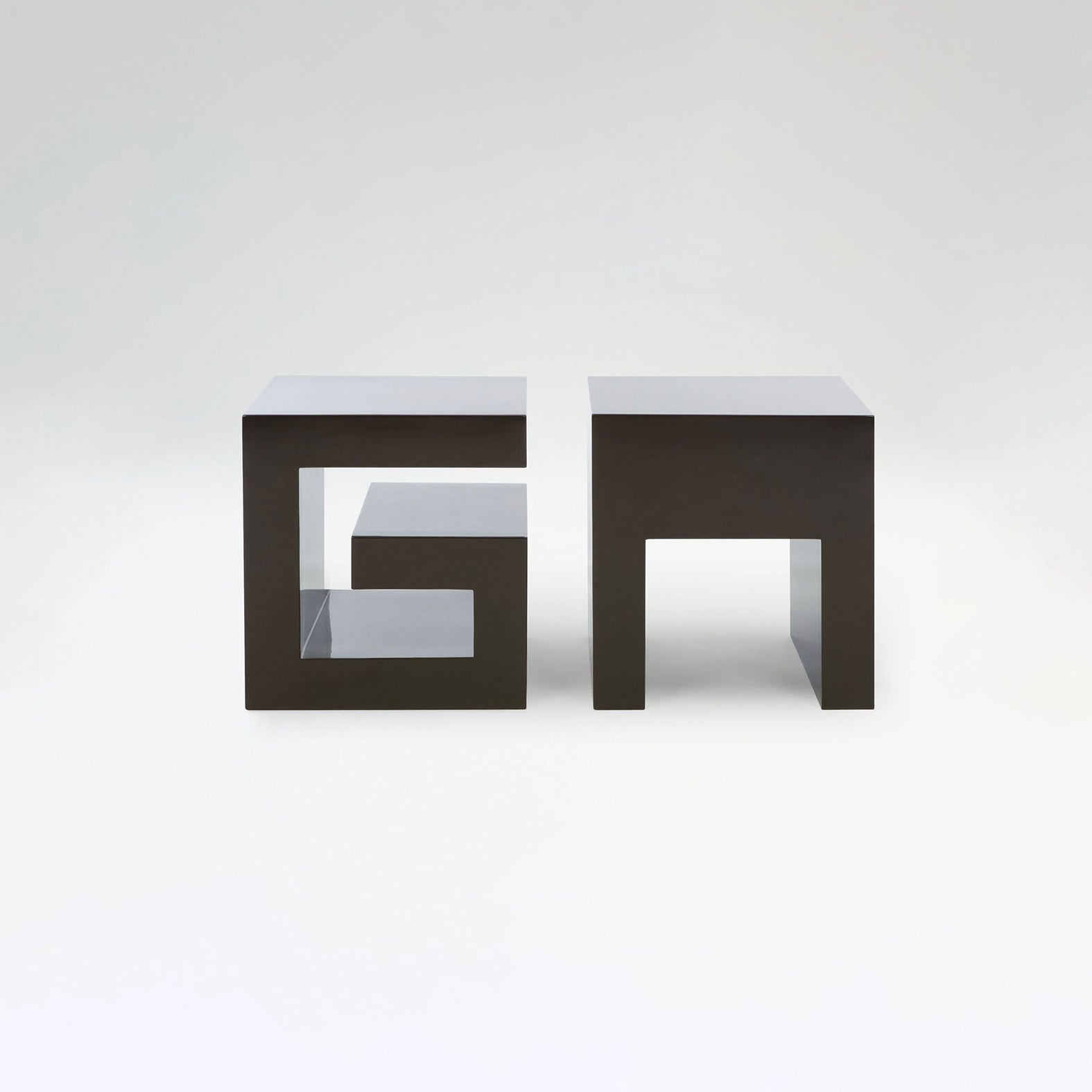 ARMANI CASA サイドテーブル Armani/Casa's New Side Table is Chess Lover's Dream