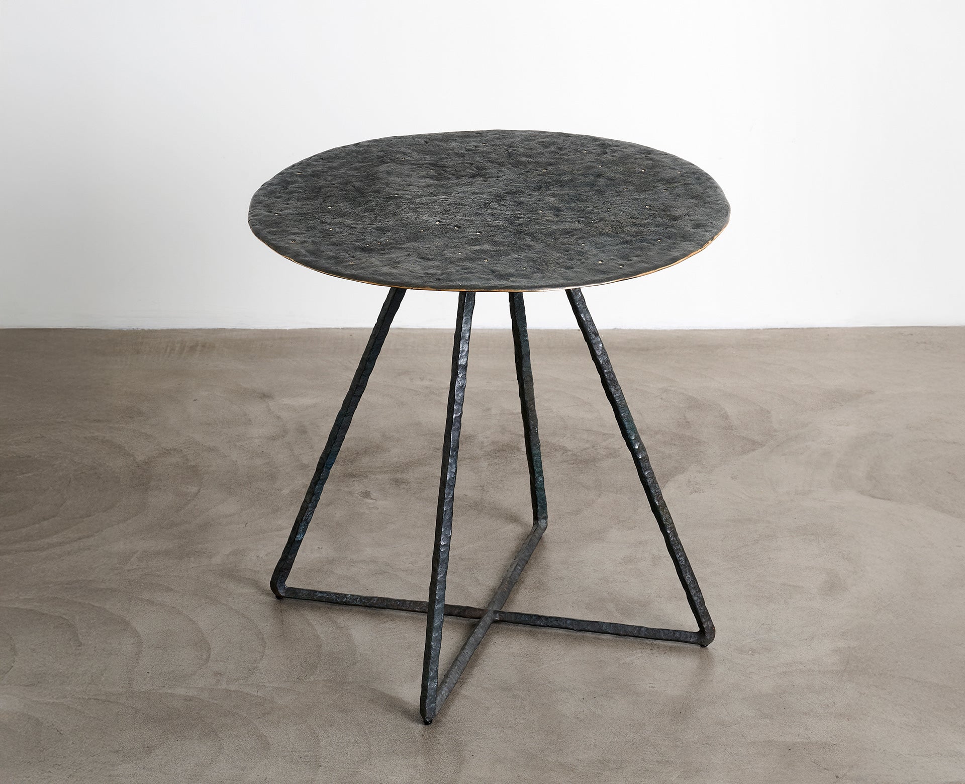 Sole and Notturno dining tables
