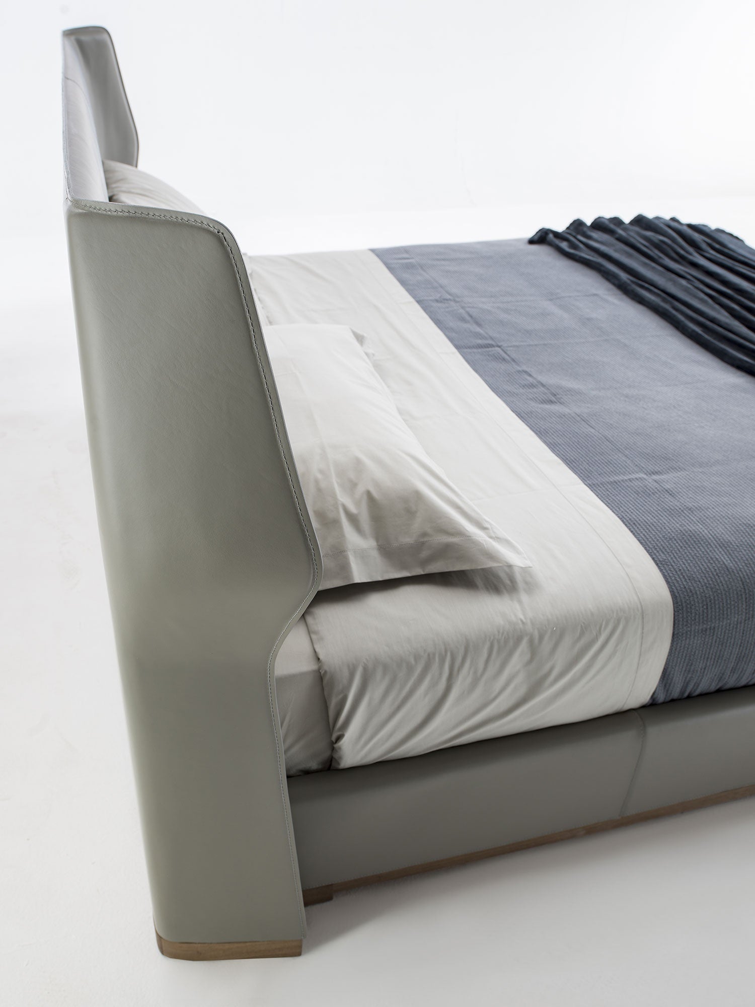 Agio Bed
