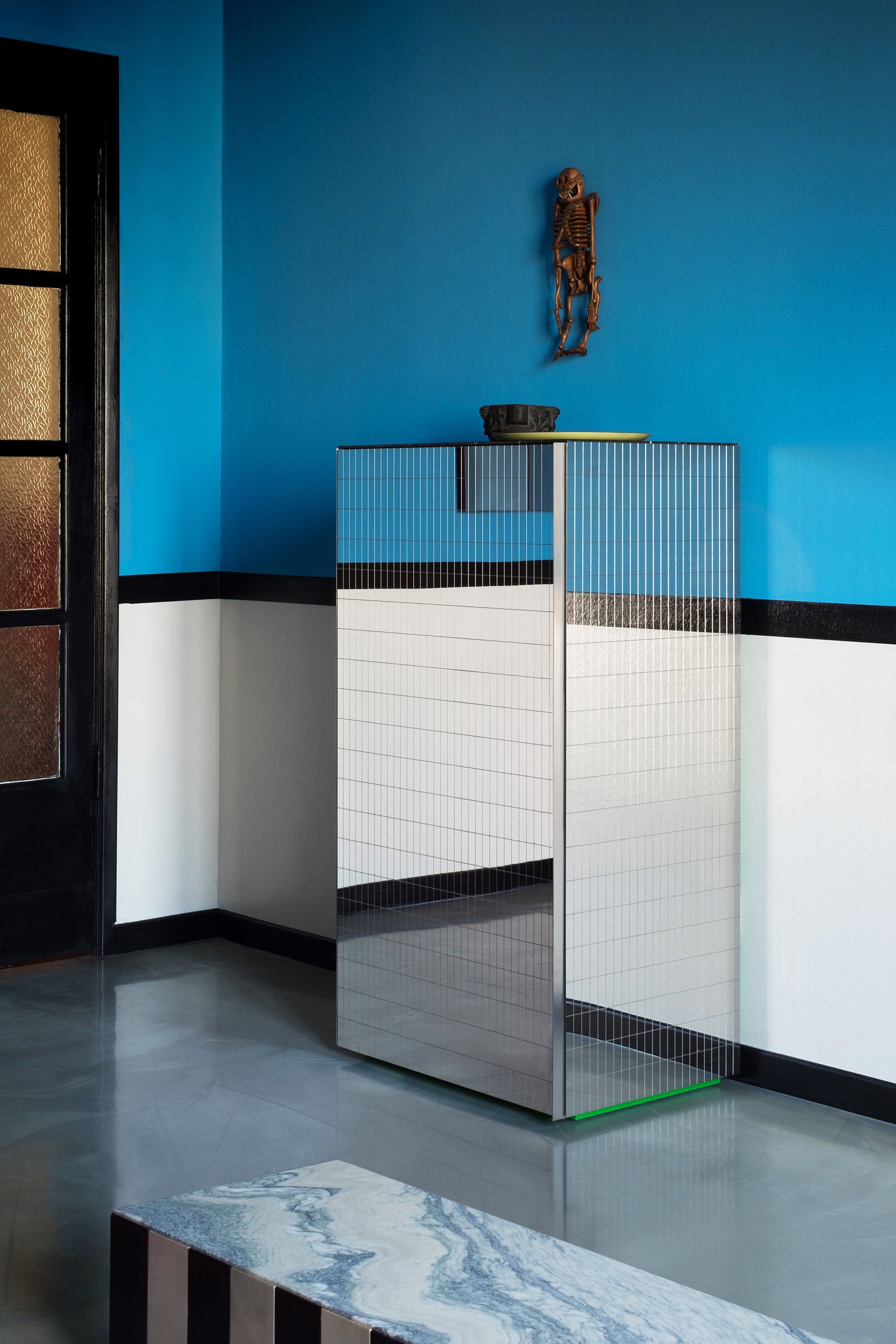 Cabinet 01