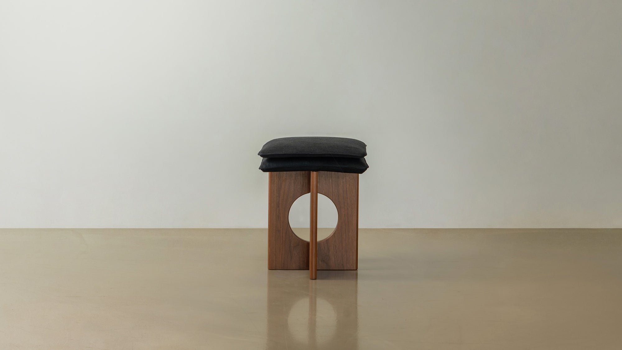 Cushion Stool (Circle Base)