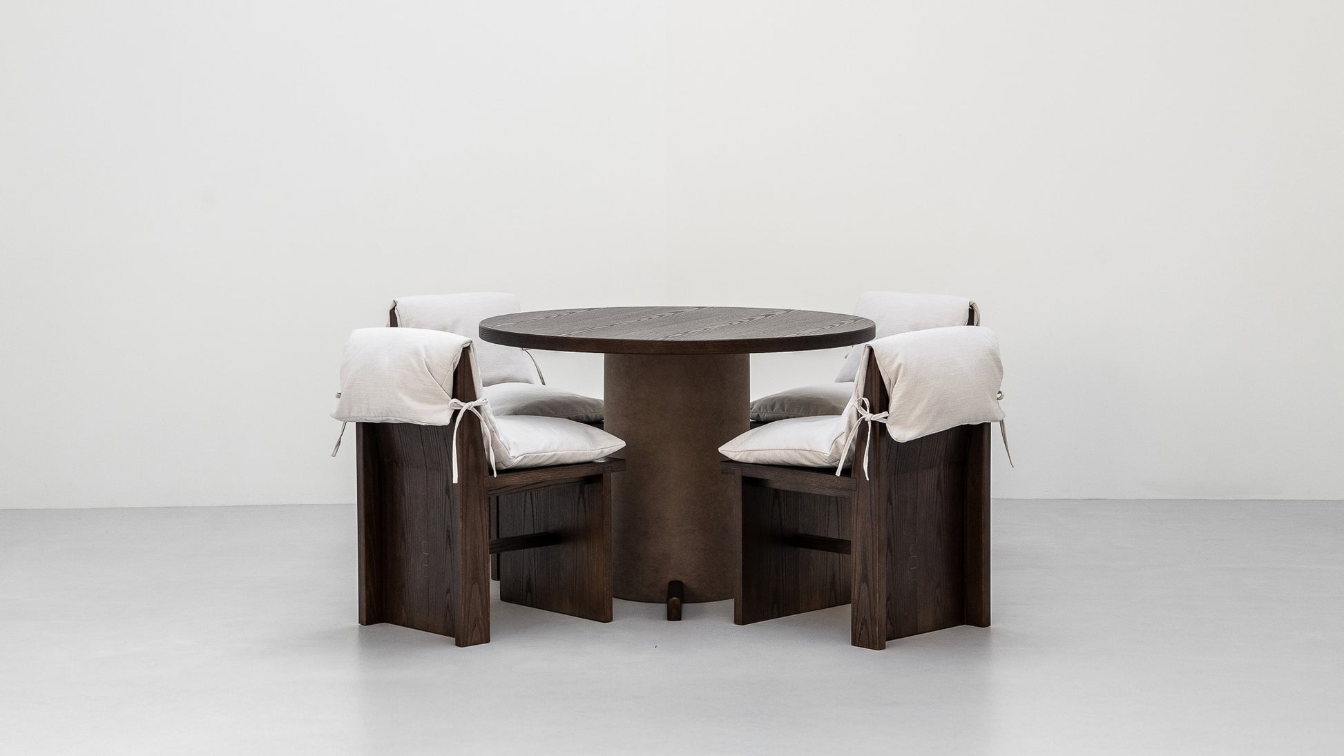 Wonban Dining Table