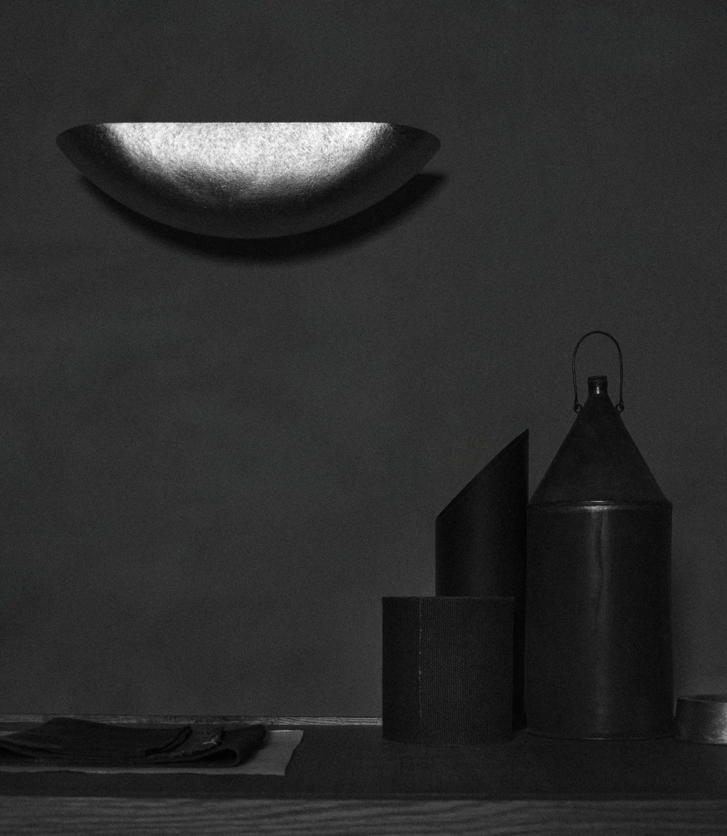 Nezu pewter wall light, large model / Nezu pewter large wall light