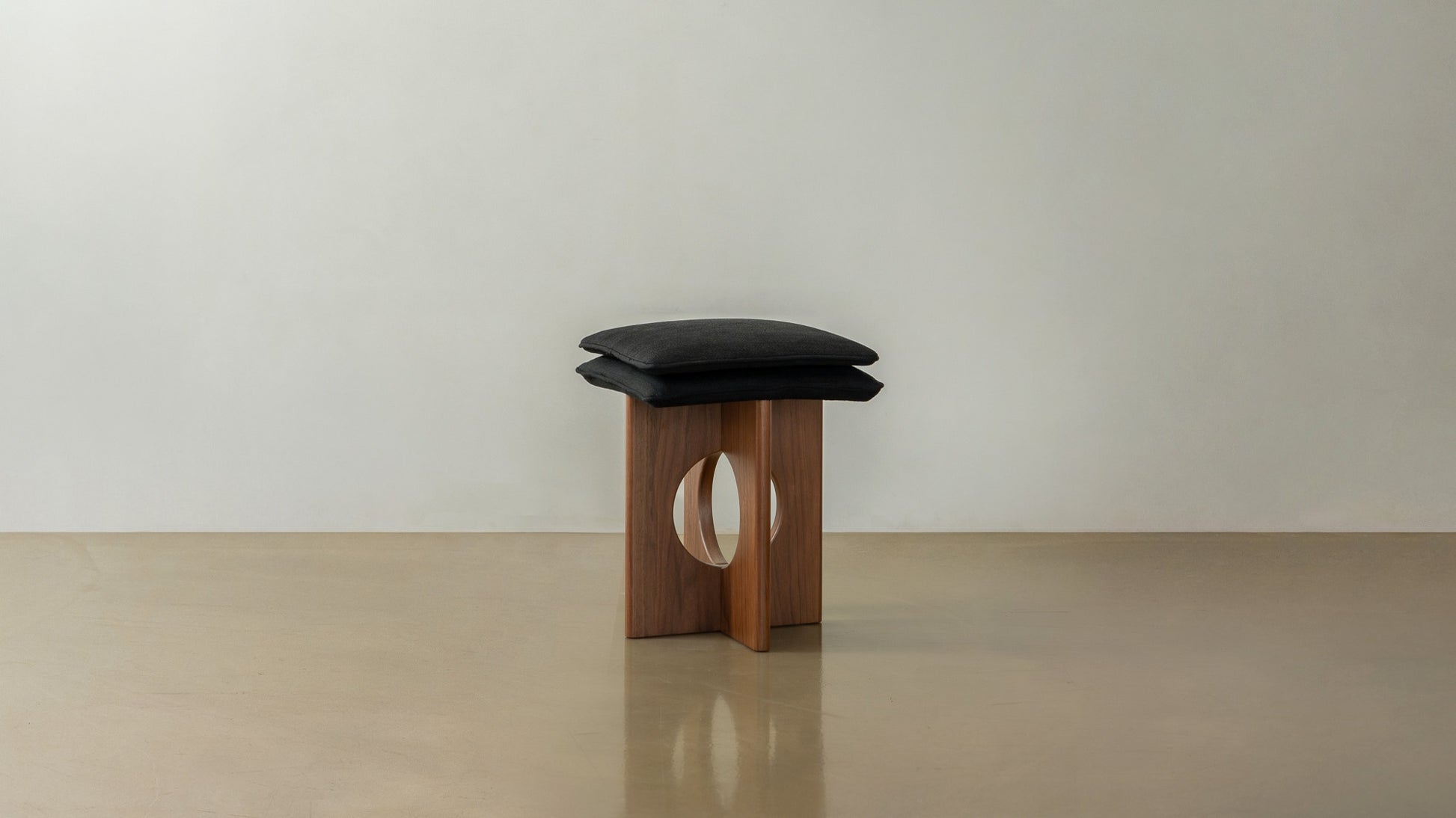 Cushion Stool (Circle Base)