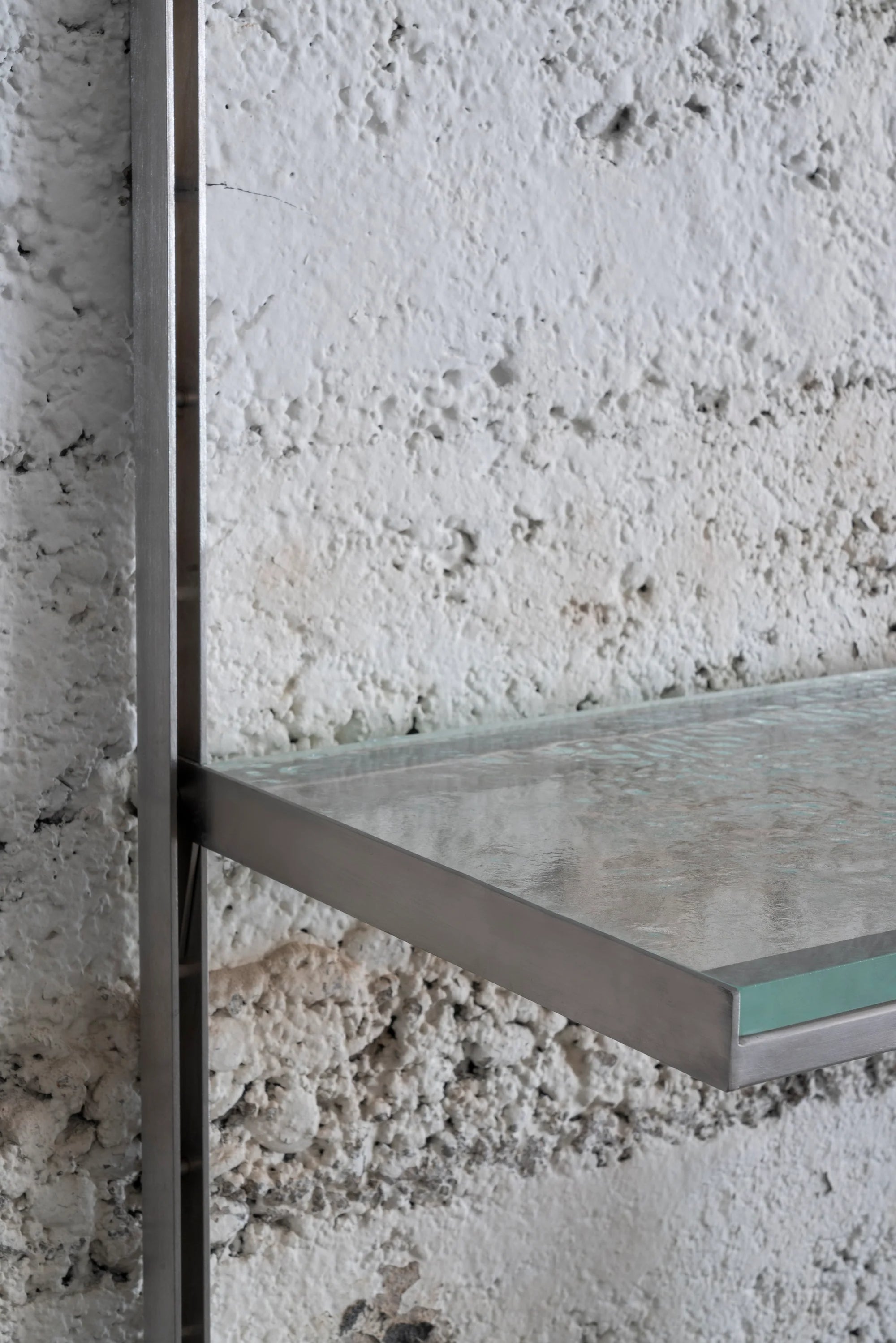 FLOAT SHELVING SYSTEM
