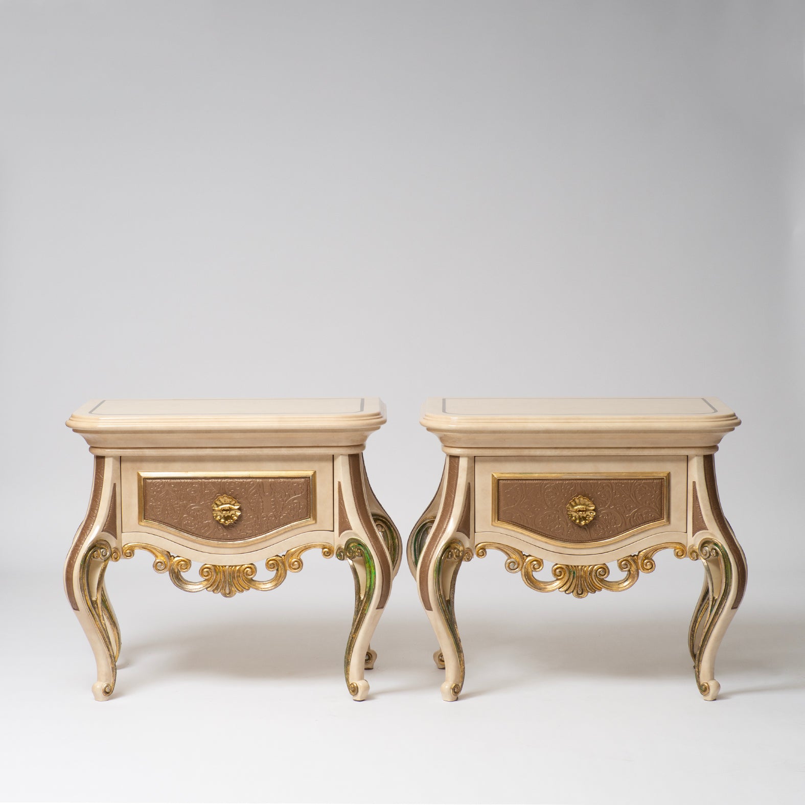 TC152/L Baroque Bedside Table