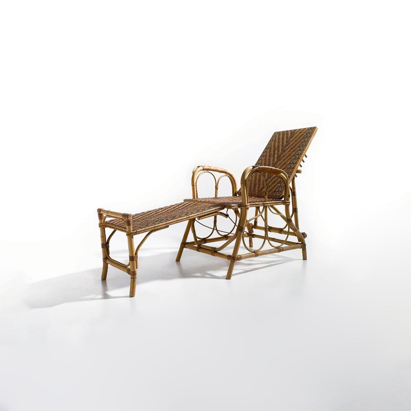 These two chaises longues are a direct legacy of Giovanni Bonacina and are testimony of how a well proportioned and well manufactured object can remain timeless.