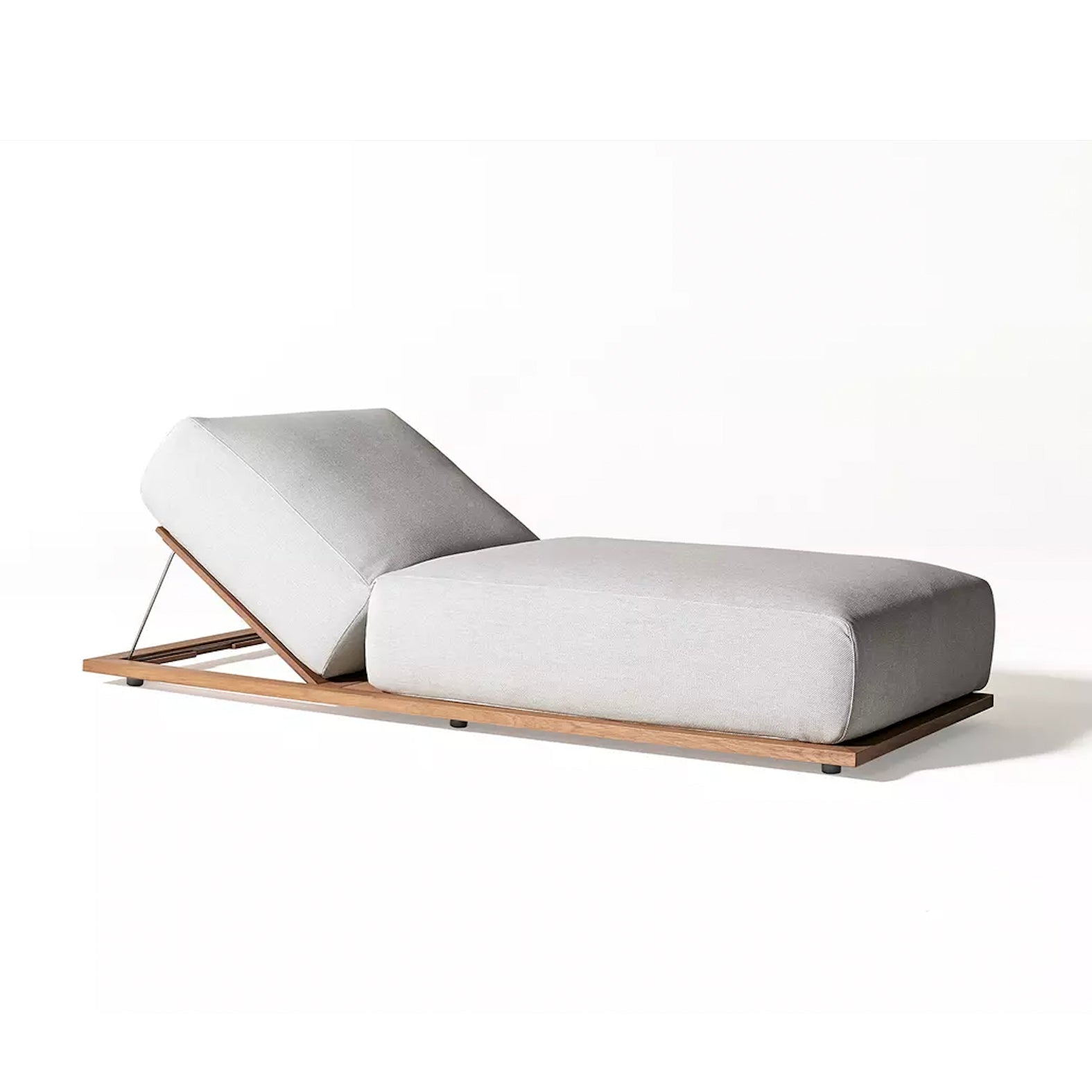 Claud Open Air Chaise Lounge