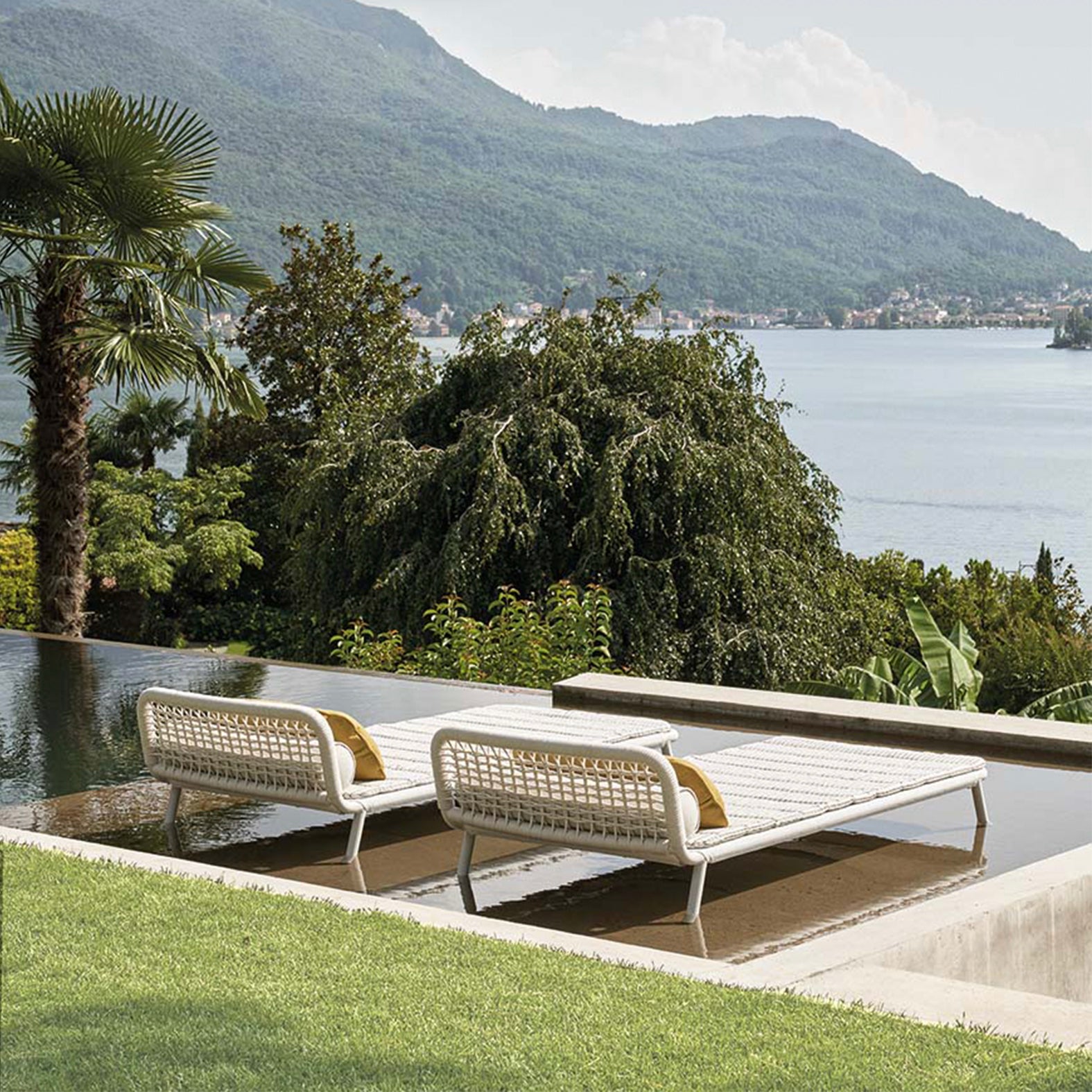 Noa Open Air Chaise Lounge