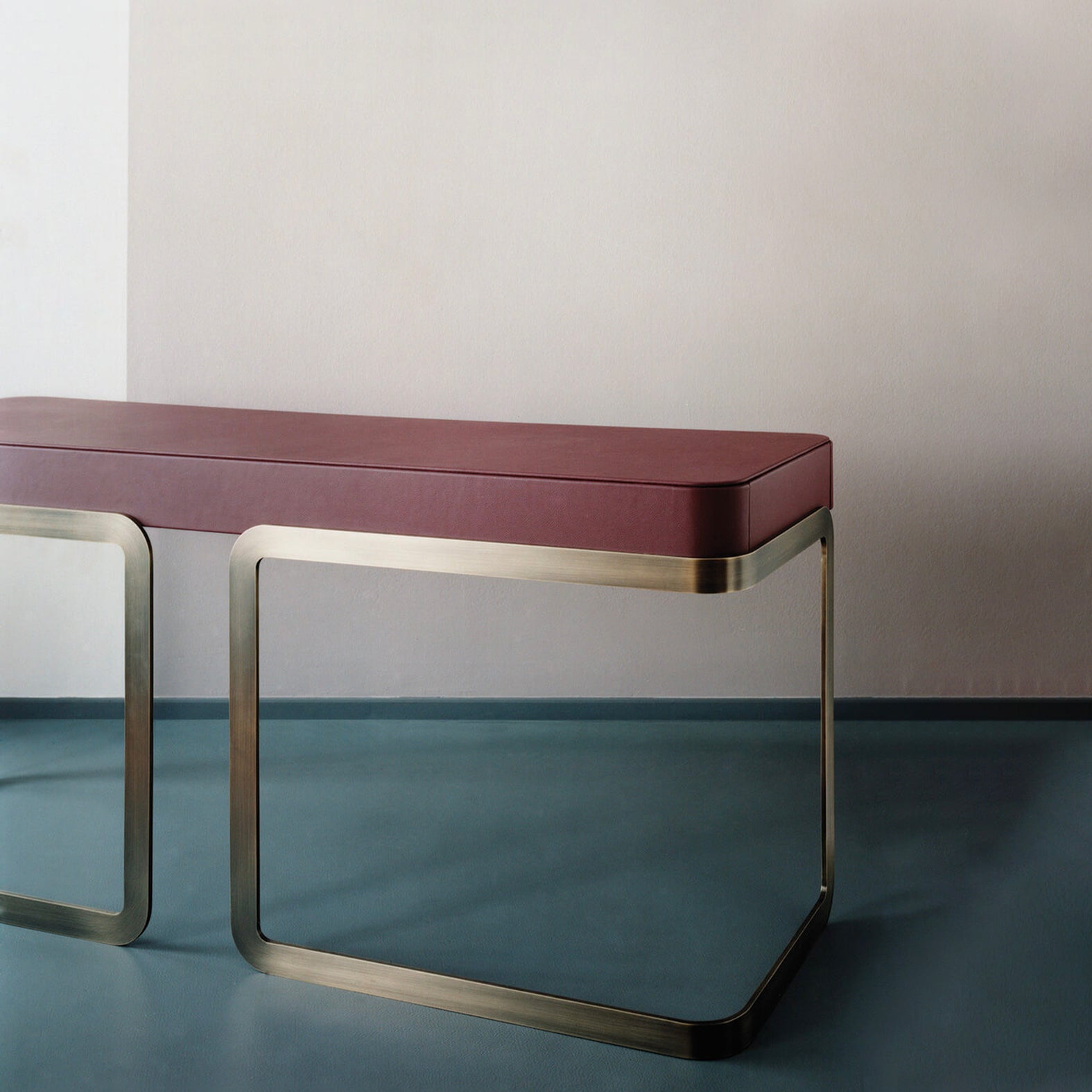 Miro - desk Scr2 LPA 2016